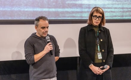 Reżyser Joel Souza i operatorka Bianca Cline na światowej premierze filmu „Rust” podczas festiwalu E