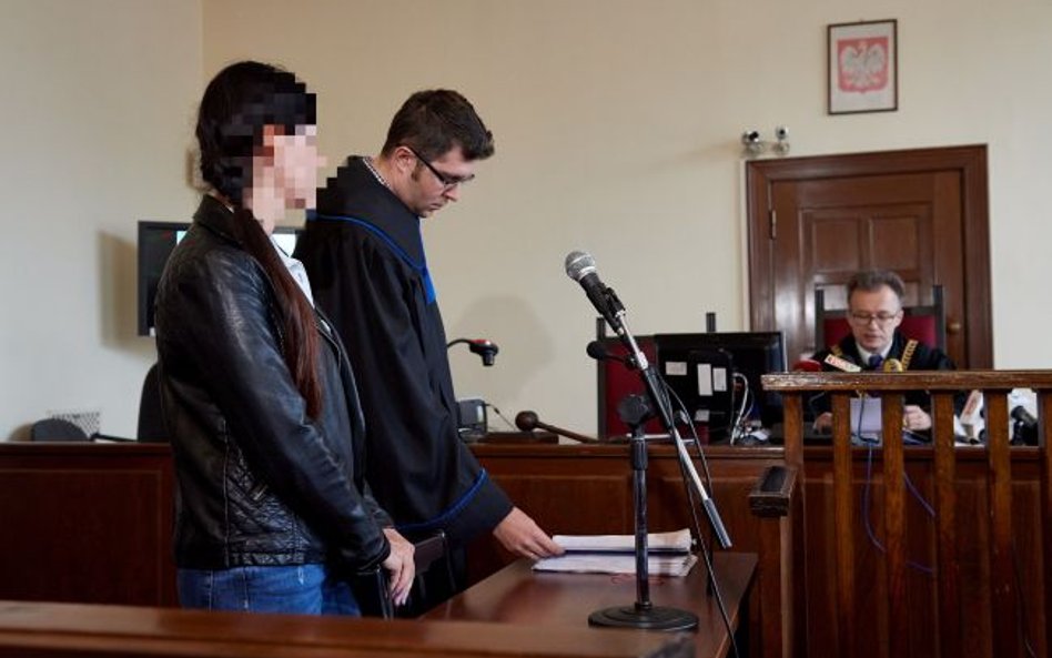 Poszkodowana przez Amber Gold, mieszkanka Starogardu Gdańskiego Angelika M. (L), obrońca, radca praw
