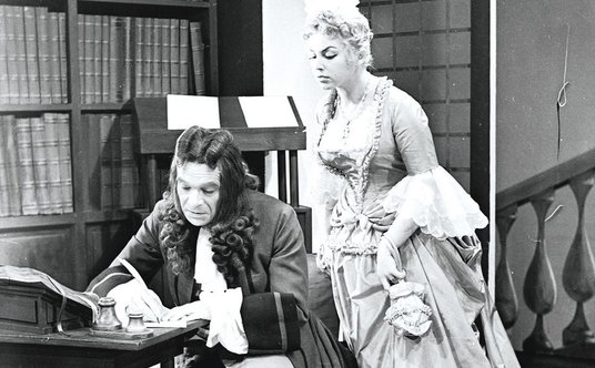 Jacek Woszczerowicz i Kalina Jędrusik w sztuce „Złote czasy zacnego króla Karola”. Teatr Narodowy, s