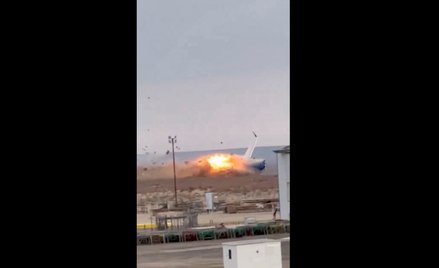 Moment katastrofy samolotu azerskich linii lotniczych w Aktau