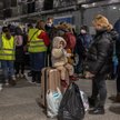 Uciekinierzy z Ukrainy na Dworcu Centralnym w Warszawie