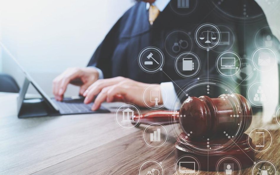 Na digitalizacji akt w sądach zyskaliby wszyscy