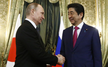 Rosyjski prezydent Władimir Putin i premier Japonii Shinzo Abe próbują zakończyć spór terytorialny.