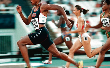 Marion Jones, amerykańska lekkoatletka bijąca rekord świata w biegu na 100 metrów na zawodach w Aten