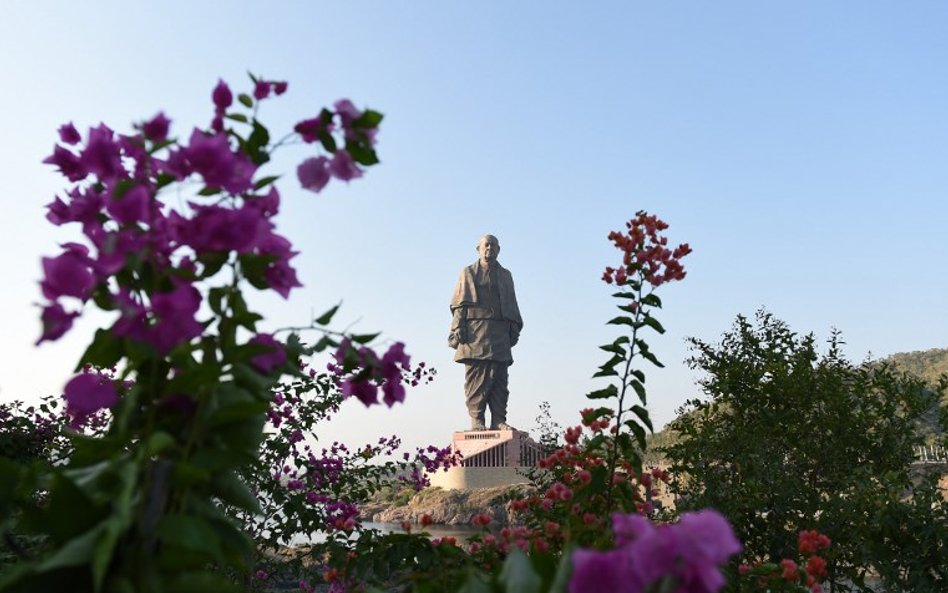 Pomnik polityka dwa razy wyższy niż Statua Wolności