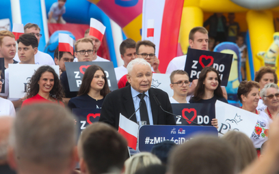 Podczas pikniku rodzinnego w Stawiskach „Z miłości do Polski” Jarosław Kaczyński (na zdjęciu) nazwał