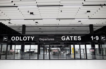 Terminal przylotów na lotnisku Warszawa-Radom zazwyczaj świeci pustkami