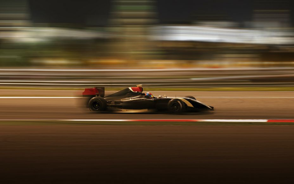 F1 na parkingu. Kolejny wyścig przełożony