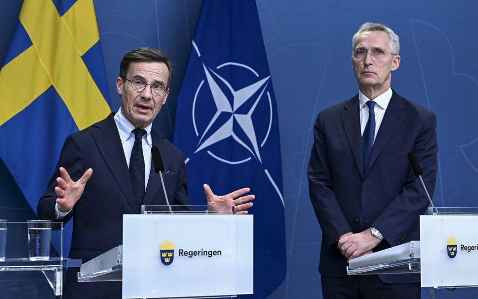 Premier Szwecji Ulf Kristersson i sekretarz generalny NATO Jens Stoltenberg