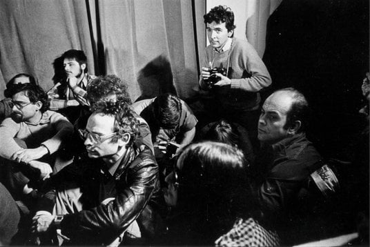 Spotkanie opozycyjne – widoczni m.in. Jan Lityński i Jacek Kuroń. Warszawa, 1980–1981