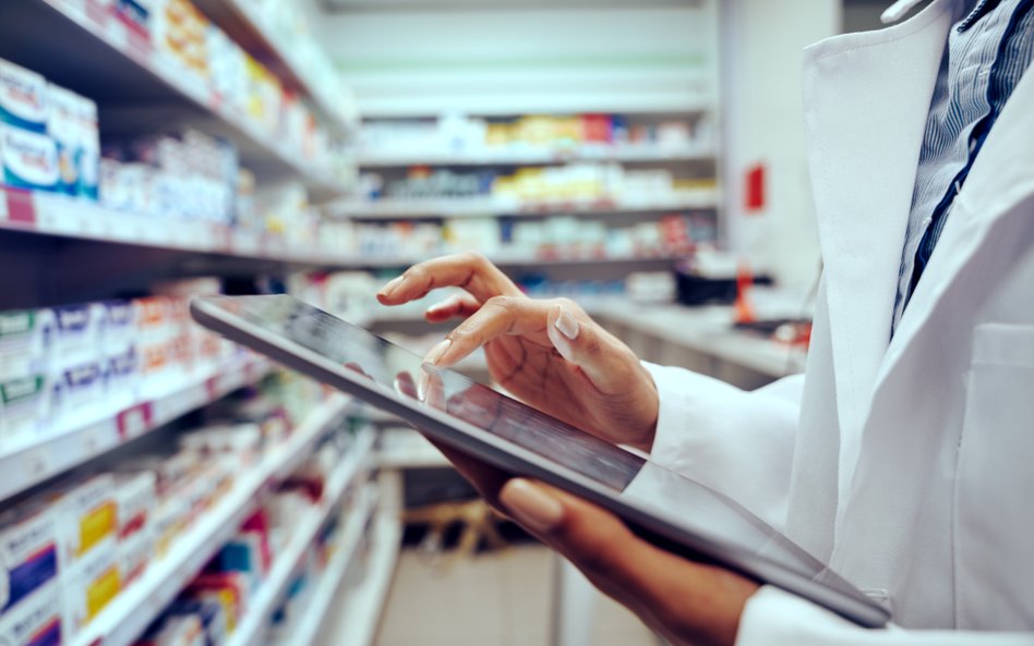 Prezes Naczelnej Rady Aptekarskiej ostrzega przed konsekwencjami zniesienia zakazu reklam aptek