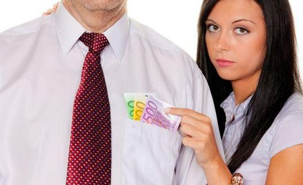 Alimenty dla dziecka: rodzic nie musi finansować wydatków na drogie ubrania i kosmetyki