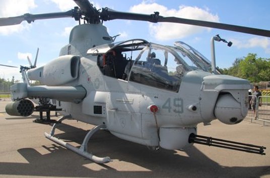 AH 1Z Viper uzbrojony po zęby da sobie radę z dala od baz