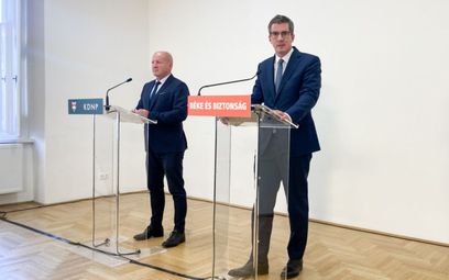 István Simicskó (z lewej)  i Máté Kocsis podczas konferencji prasowej 21 września 2023