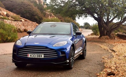 Aston Martin DBX707