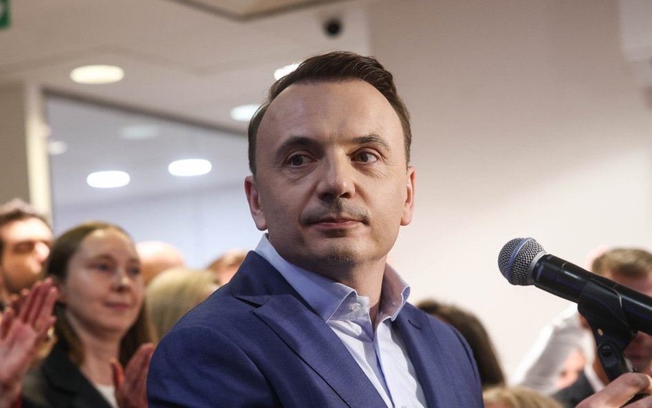 Łukasz Gibała podczas wieczoru wyborczego w swoim sztabie w Krakowie.