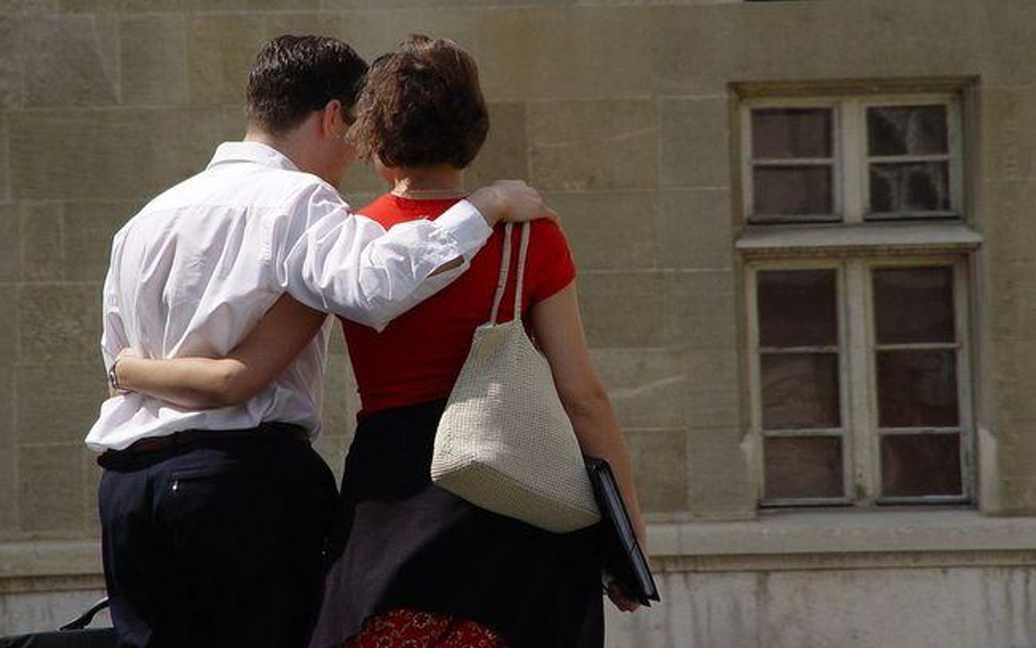 Zarzut molestowania: Flirtował z szefową, teraz przeprosi ją za upokorzenie