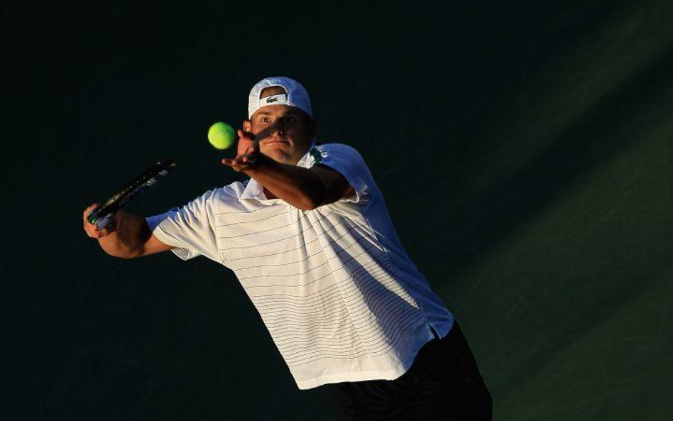USA. Andy Roddick z USA w meczu przeciwko Edouardowi Roger-Vasselinowi z Francji podczas Winston-Sal