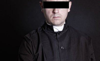 Podejrzany były wikariusz nie przyznał się do zarzucanych czynów, obejmujących posiadanie i udzielan