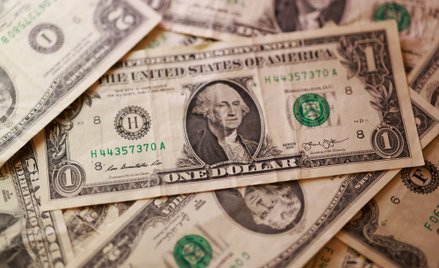 Rosnący deficyt fiskalny USA i coraz bardziej konfrontacyjna polityka handlowa osłabiają tradycyjny 