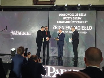 Pierwszą nagrodę specjalną: „Osobowość 25-lecia Gazety Giełdy i Inwestorów Parkiet" otrzymał Zbignie
