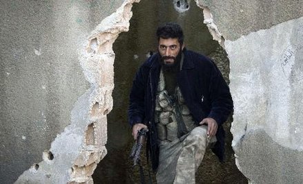 Wciąż toczą się walki w okolicach Aleppo, wielkiego miasta na północnym zachodzie. Coraz lepiej radz