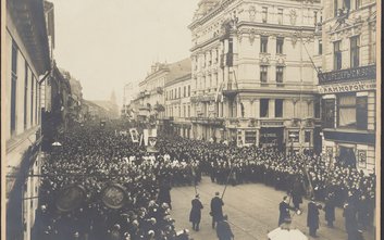 Pochód narodowy na Nowym Świecie (róg ul. Foksal), Warszawa, 5 listopada 1905 roku