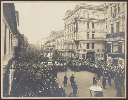 Pochód narodowy na Nowym Świecie (róg ul. Foksal), Warszawa, 5 listopada 1905 roku