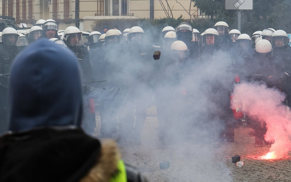 Demonstracja rolników w Warszawie, 6 bm. Rolnicy z całej Polski kontynuują protesty. Ich powodem jes