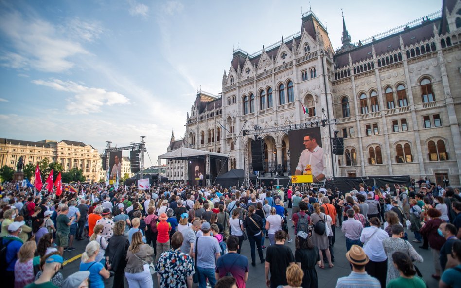 Orbán chce, by chiński uniwersytet uczył Węgrów