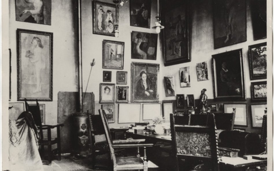 Salon Gertrudy Stein, 27 Rue de Fleurus, Paryż, fotografia czarno-biała, 1910 Credit: Gertrude Stein