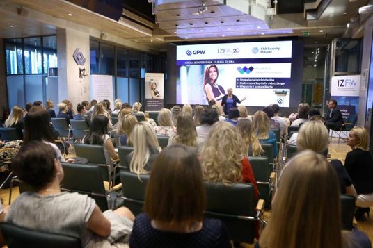 Niezwykle ciekawy wykład „Integracyjne przywództwo: synergia męskiej i żeńskiej energii w biznesie” 