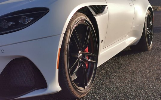 Aston Martin DBS Superleggera