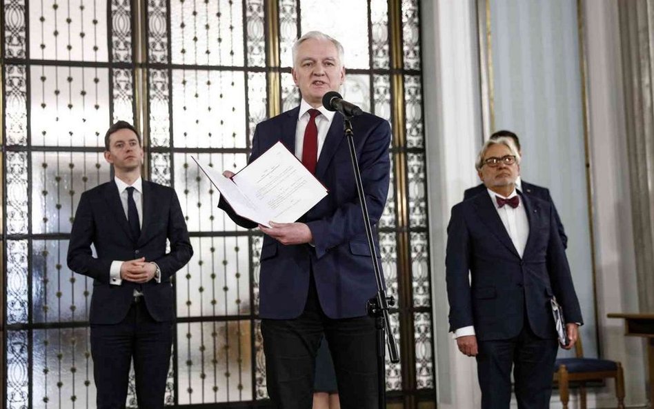 Gowin: Uwolnić naród, uwięzić wirusa, zapobiec biedzie