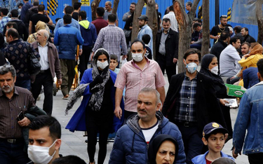 Iran: Wierzyli, że alkohol zapobiega zakażeniu koronawirusem. Nie żyje już 255 osób