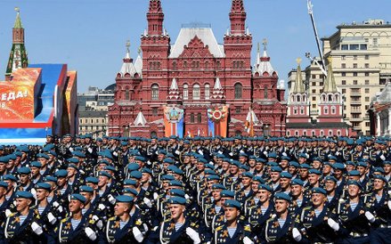 Łącznie w 28 miastach Rosji, gdzie odbyły się parady, przedefilowało 55 tys. żołnierzy, 1,2 tys. sys