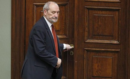 Największym grzechem Antoniego Macierewicza było składanie obietnic bez pokrycia.