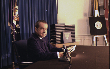 29 kwietnia 1974 r. prezydent Richard Nixon wygłosił przemówienie telewizyjne do narodu, w którym oś
