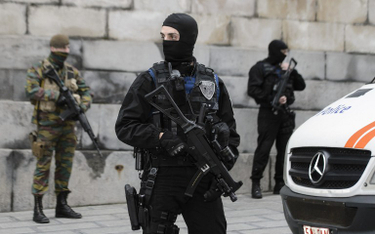 Zamachy terrorystyczne w Paryżu a legalne posiadanie broni
