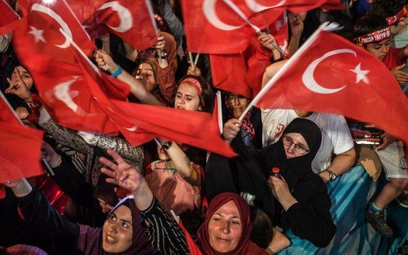 Zwolennicy prezydenta Recepa Erdogana na wiecu w 2016 roku