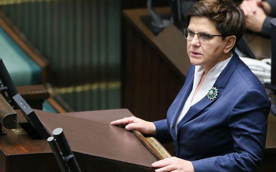 Beata Szydło zapowiedziała uruchomienie programów pomocy tuż przed odrzuceniem projektu w sprawie za