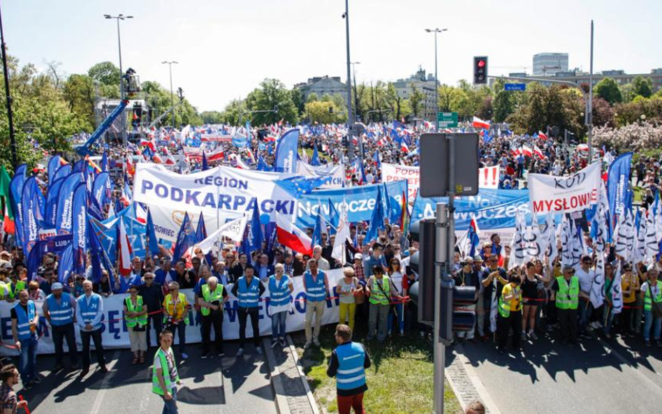 Rekordowe tłumy na marszu opozycji