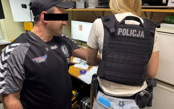 Policjanci z Ursusa zatrzymali pięciu obcokrajowców i dwóch obywateli Polski