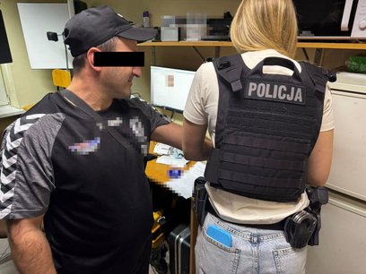 Policjanci z Ursusa zatrzymali pięciu obcokrajowców i dwóch obywateli Polski