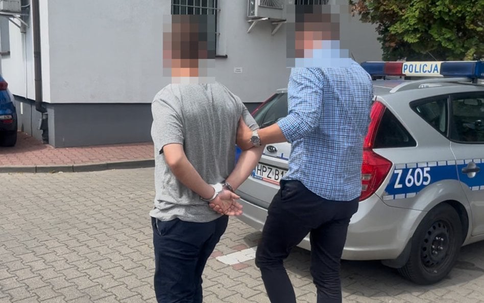 Zakładał fikcyjne konta na portalach społecznościowych i nawiązywał kontakty z dziećmi