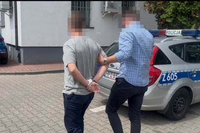 Zakładał fikcyjne konta na portalach społecznościowych i nawiązywał kontakty z dziećmi