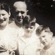 Rodzice Berniego Sandersa, Elias i Dorothy, oraz on i jego starszy brat Larry