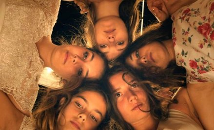 „Mustang” to historia o pięciu siostrach z małego tureckiego miasteczka. Film od piątku w kinach
