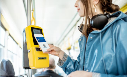 Bankowość mobilna zyskuje na popularności już od wielu lat, ale ostatnio z powodu pandemii nabrała j