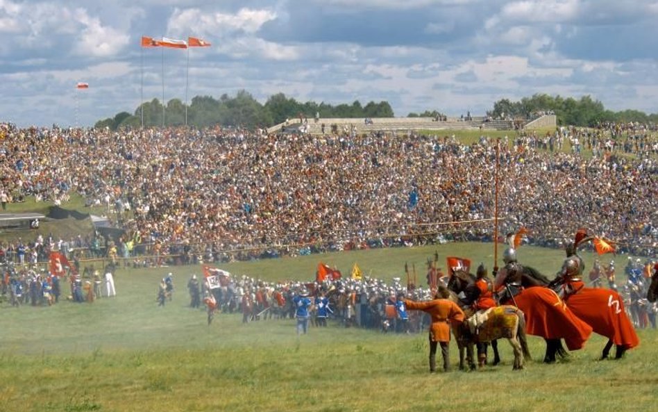 Na inscenizację bitwy pod Grunwaldem co roku przybywa 15 lipca od 80 do 100 tys. turystów.